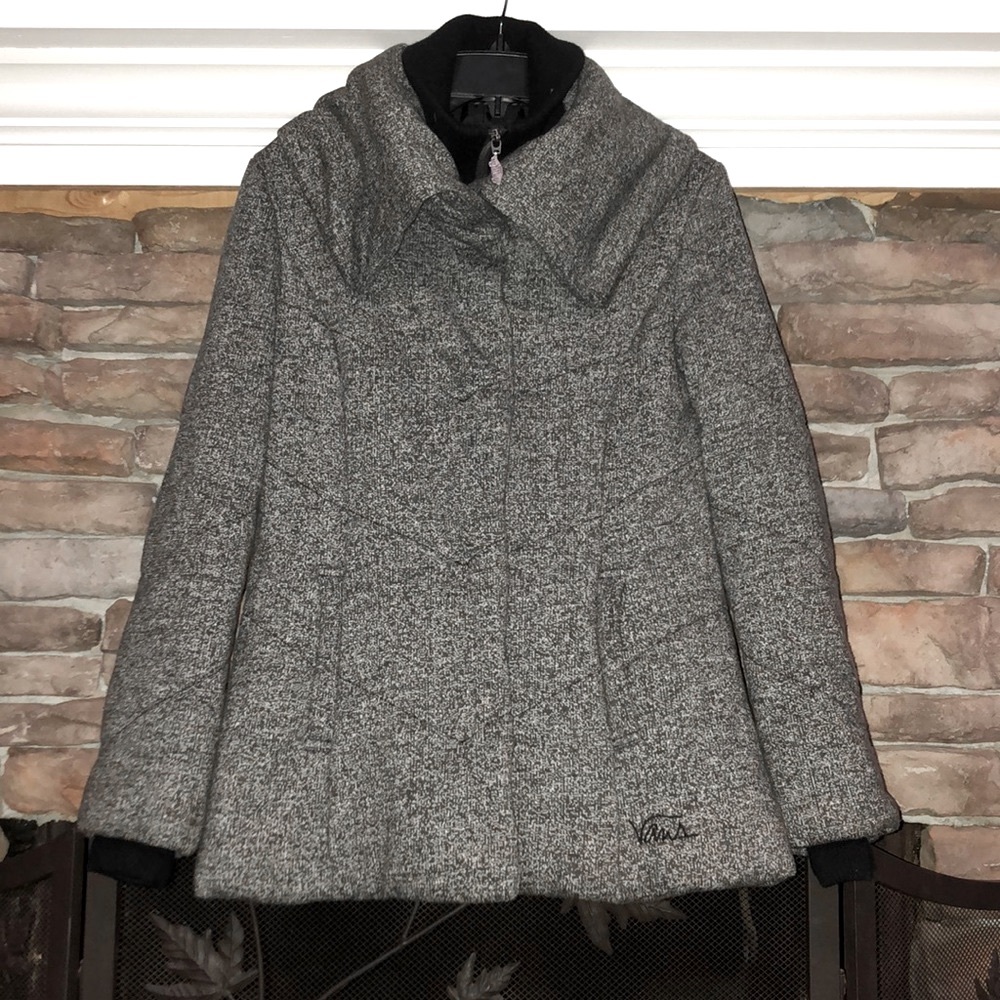 Vans winter coat , double layered, thick material on top to keep your ne…